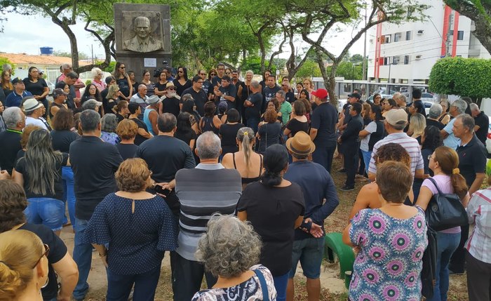 Moradores iniciam mobilização para cobrar respostas do poder público sobre fenômeno de rachaduras em imóveis e asfalto do bairro - Foto Bruno Fernandes