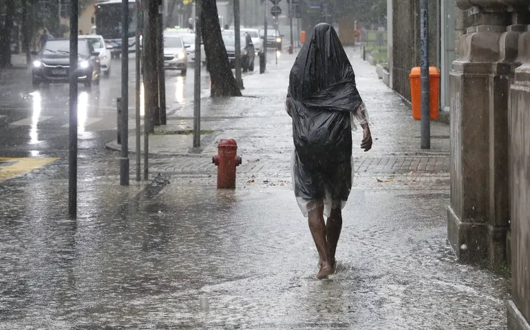 Defesa Civil alerta para 4 dias de tempestades e risco de transtornos em SP
