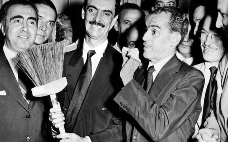 Em 1961, Jânio Quadros renuncia na expectativa de um autogolpe