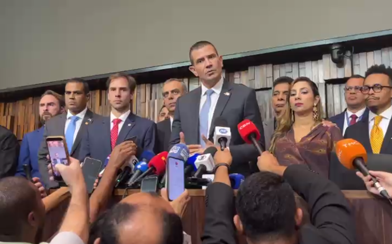 Douglas Ruas é eleito presidente da Alerj sob boicote; Ricardo Couto segue como governador do RJ