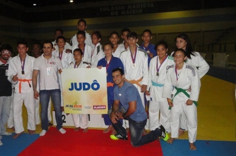 Estudantes de AL participam dos Jogos Escolares da Juventude