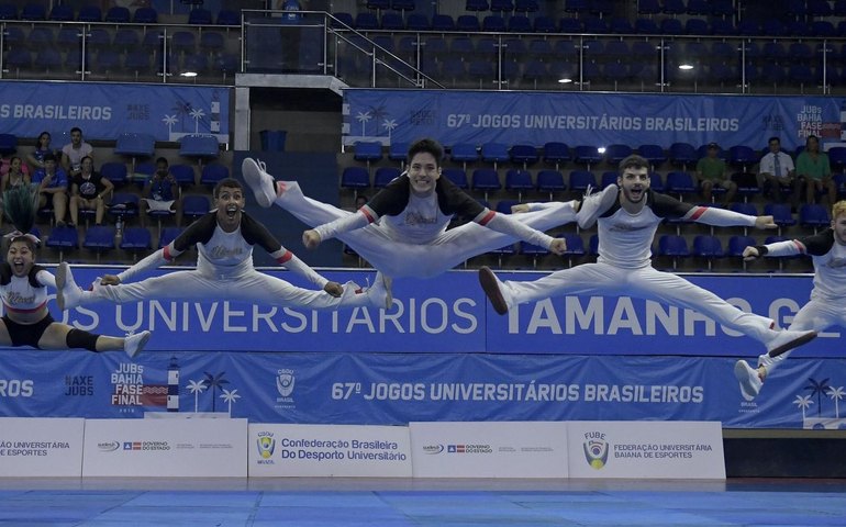 Popular entre estudantes, cheerleading cresce no Brasil