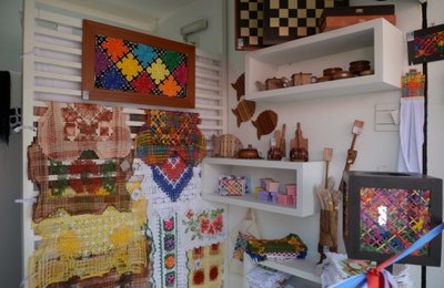 Artesanato da Fábrica de Esperança faz sucesso entre arapiraquenses e turistas