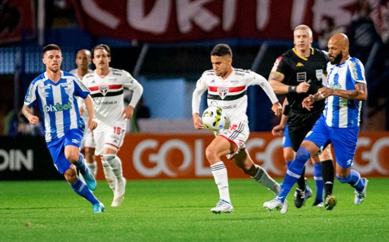 São Paulo cede empate ao Avaí em jogo com pênalti desperdiçado por Calleri