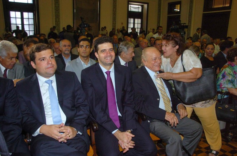 Rui Palmeira prestigia entrega da Comenda Divaldo Suruagy