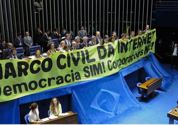Juíza contraria Marco Civil e ordena busca de redes sociais para excluir conteúdo