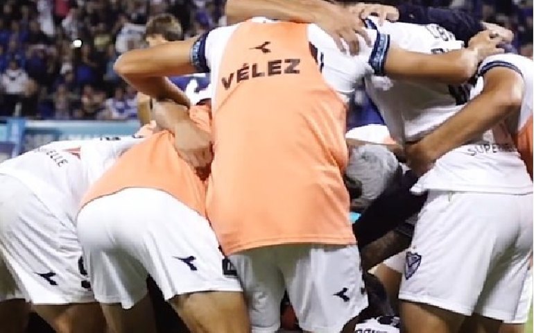 Ministério Público da Argentina pede prisão de jogadores do Vélez acusados de abuso sexual contra jornalista