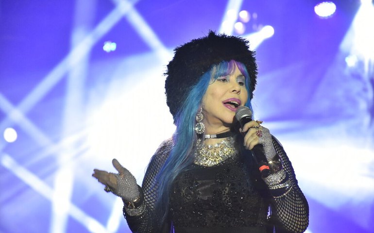 Baby do Brasil faz discurso religioso em Salvador e Ivete rebate: 'Macetar o apocalipse'