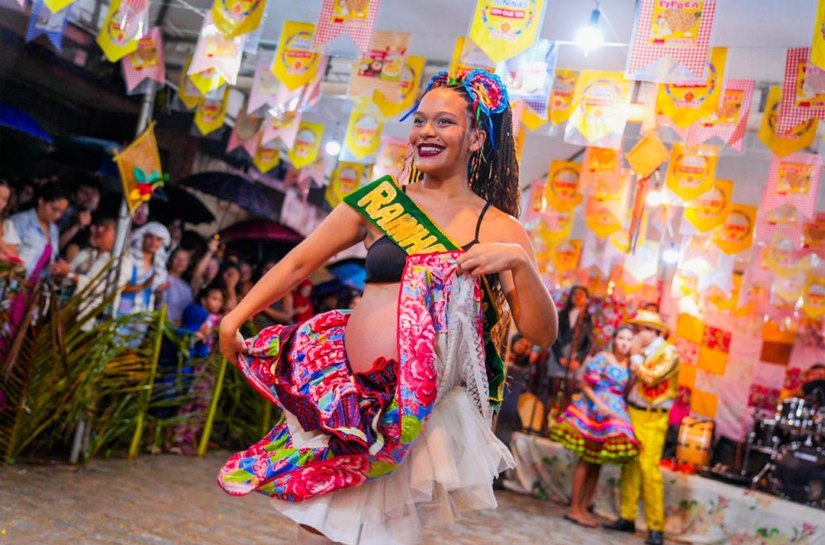 Arraiás Comunitários de Arapiraca emocionam com rainha do milho grávida e decoração sustentável
