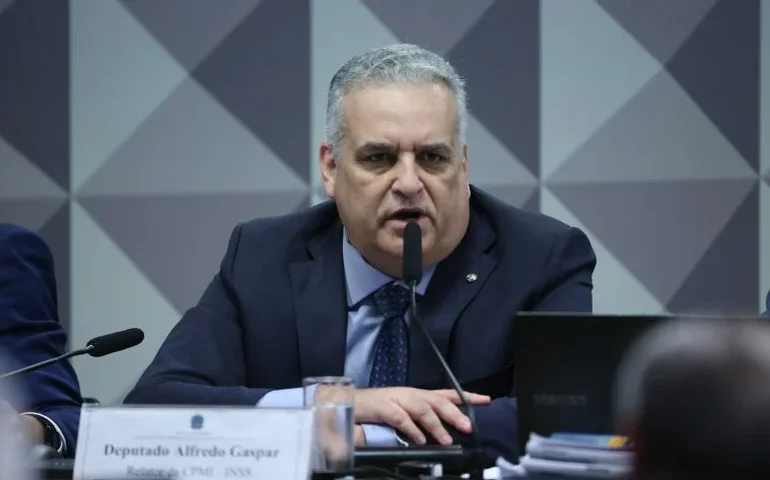 Relator da CPMI do INSS acusa advogado de intermediar propina em fraudes previdenciárias