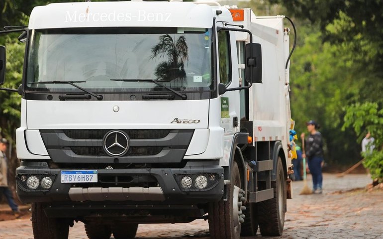 Programa da Defesa para Amazônia passou a comprar caminhão de lixo