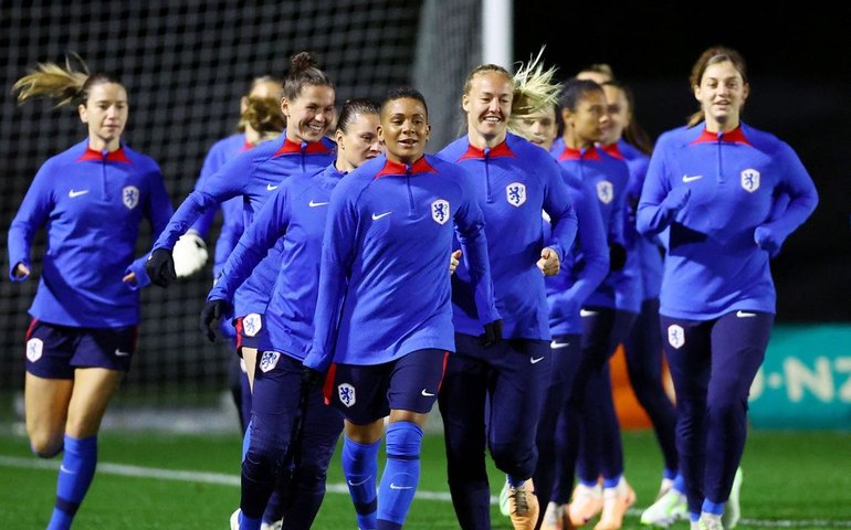 Duelo contra EUA será exemplo de futebol moderno, diz técnico holandês