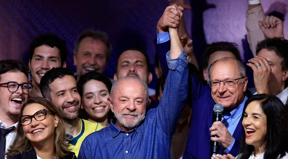 Lula reverte desvantagem do primeiro turno e vence disputa com virada histórica