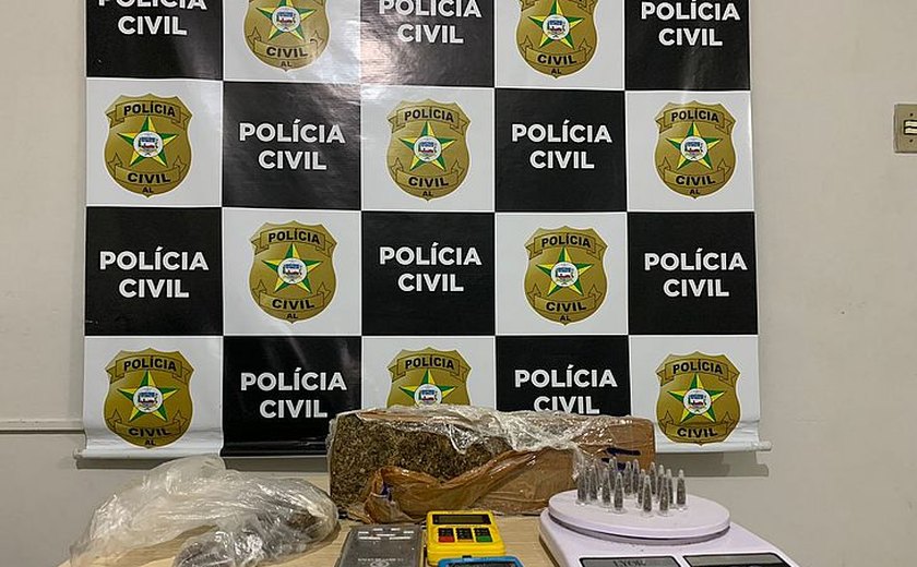 Jovem é preso com droga em caixa de sapato após abordagem em carro de aplicativo