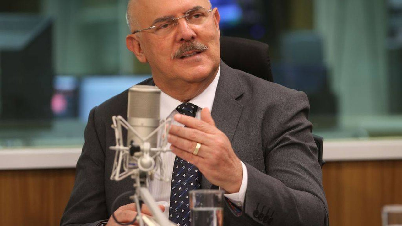 Delegado da PF diz que Milton Ribeiro sabia de operação