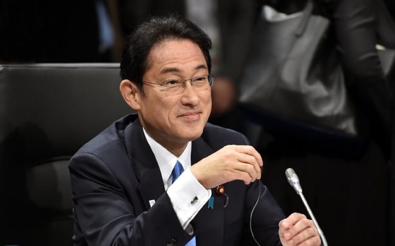 Primeiro-ministro japonês interrogado por presença de 'go-go dancers' em reunião do partido