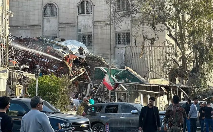 Oito pessoas morrem em bombardeio israelense perto da embaixada do Irã na Síria, segundo ONG