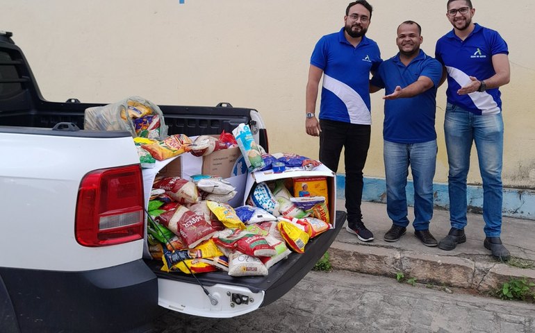 Colaboradores da Águas do Sertão arrecadam mais de 300 kg de alimentos não perecíveis em campanha solidária