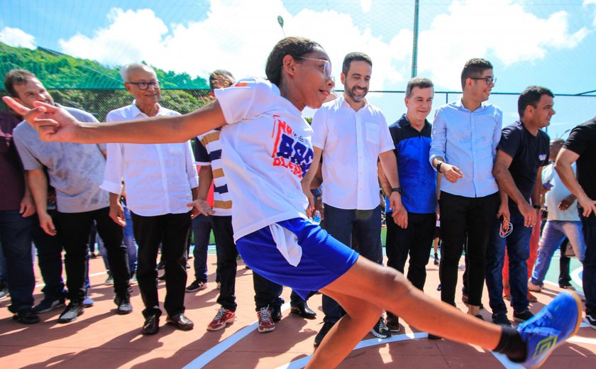 Paulo Dantas visita obras do Vida Nova nas Grotas no Barro Duro neste sábado (04)
