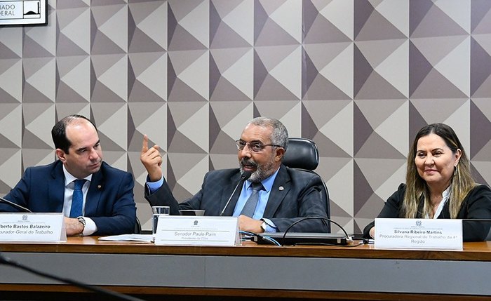 Procurador-geral do Trabalho, Alberto Bastos Balazeiro, presidente da CDH, senador Paulo Paim, e procuradora regional do Trabalho da 4ª Região, Silvana Ribeiro Martins