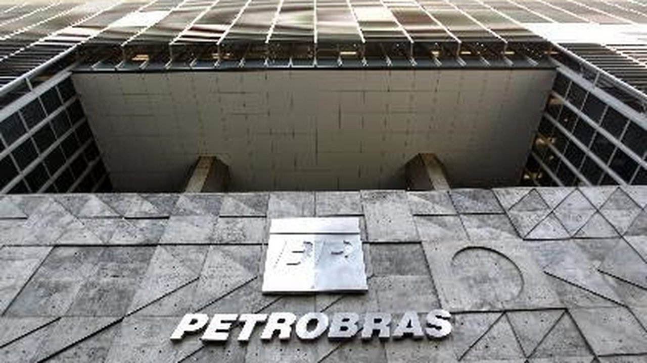Petrobras já desligou mais de 3 mil funcionários em 2014