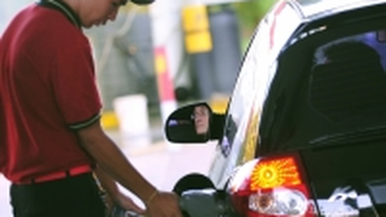 Petrobras coloca no mercado gasolina menos poluente