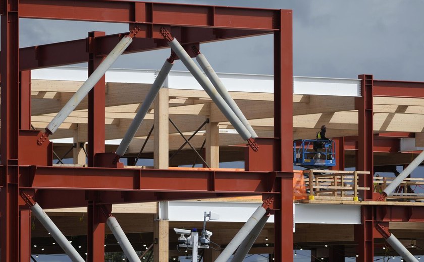 EUA e União Europeia fecham acordo comercial com tarifas de importação de 15% sobre produtos europeus