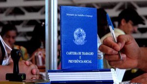 Carteira do Trabalho / Foto: Marcello Casal/Agência Brasil