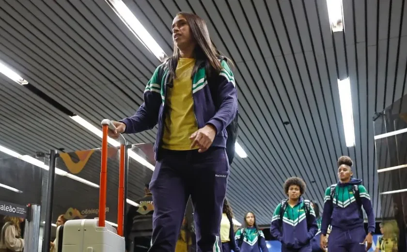 Seleção feminina de futebol recebe homenagem da CBF e embarca para os Jogos Olímpicos