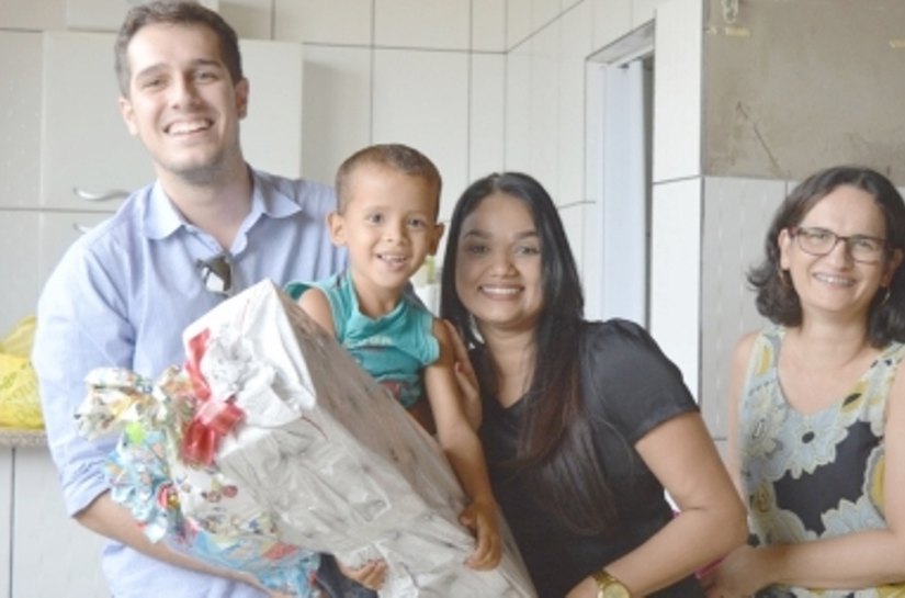 JFAL distribui presentes do Natal Solidário para crianças carentes
