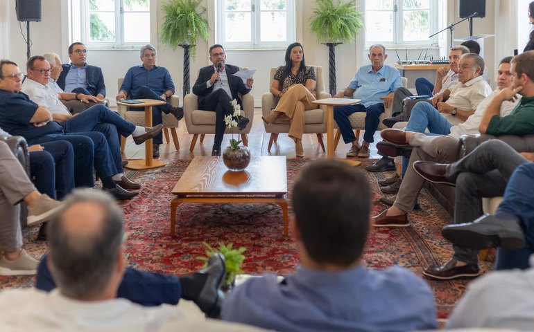  Paulo Dantas se reúne com pecuaristas para comemorar sucesso na vacinação contra a aftosa 