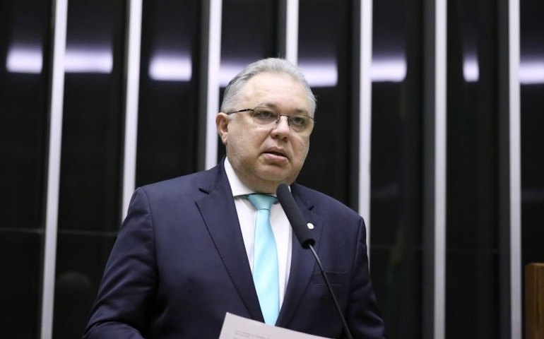 Comissão aprova processo seletivo obrigatório antes de convênios com a administração pública