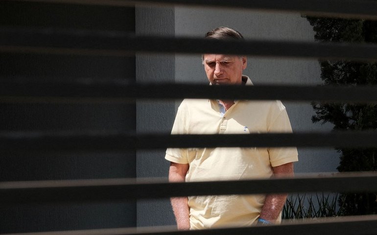 Oposição articula projeto para retirar Bolsonaro do regime fechado e reduzir pena para 6 anos
