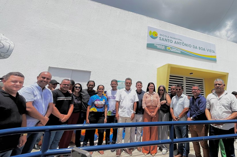Prefeito de Branquinha entrega reforma e ampliação de mais uma escola da zona rural