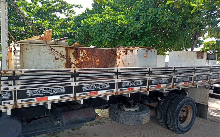 Vigilância Sanitária apreende freezers em desuso na Pajuçara