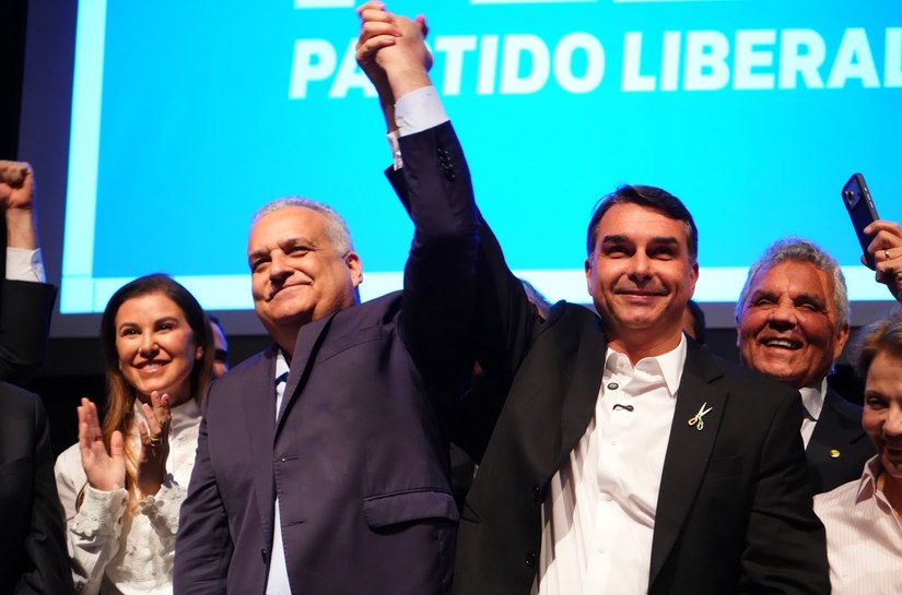 Flávio Bolsonaro anuncia Alfredo Gaspar como candidato a vice-presidente e destaca trajetória de combate ao crime, à corrupção e de defesa dos aposentados