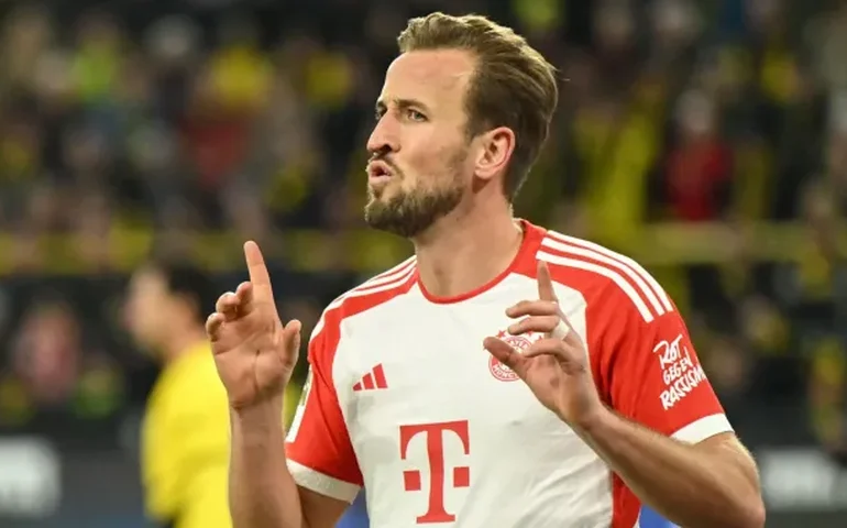 Kane faz dois, Bayern de Munique vence e continua em 2º no Alemão; Leipzig atropela Dortmund