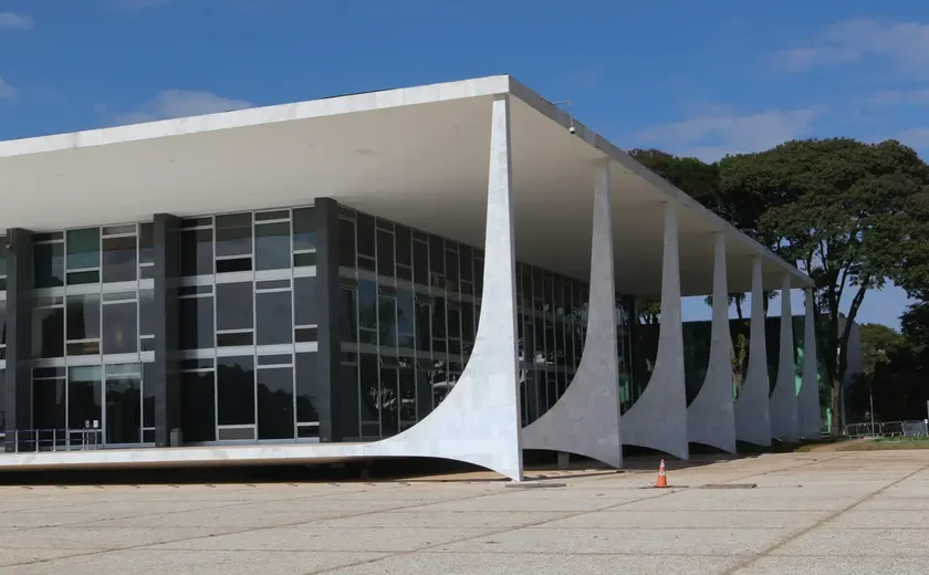 STF forma maioria para manter decisão que cassou mandatos de sete deputados