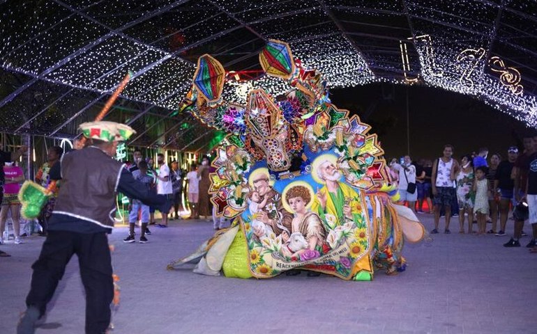 Prefeitura de Maceió continua com arações culturais na Praça Gogó da Ema e no túnel iluminado