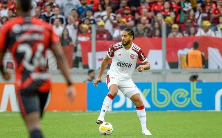 Flamengo aposta em rodízio, perde no Sul e patina no Brasileiro