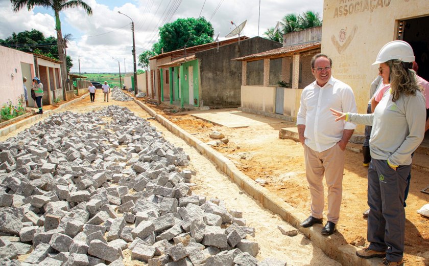 Prefeito Luciano acompanha construção de unidade de ensino e pavimentação de ruas na Vila Capim