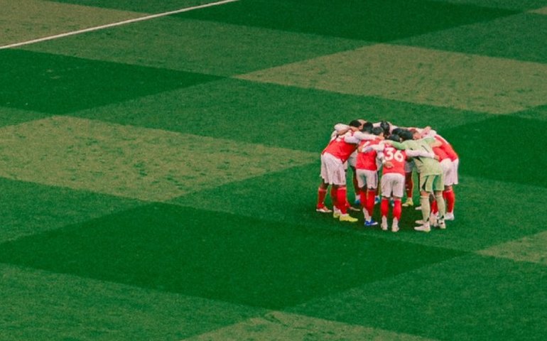 Arsenal e Manchester City fazem duelo decisivo pelo título inglês