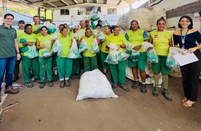 Programa Cata Mais Alagoas inicia entregas de kits de fardamento e EPIs para catadores de Maceió