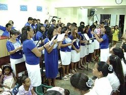 Novos convertidos agradecem por mais um aniversário
