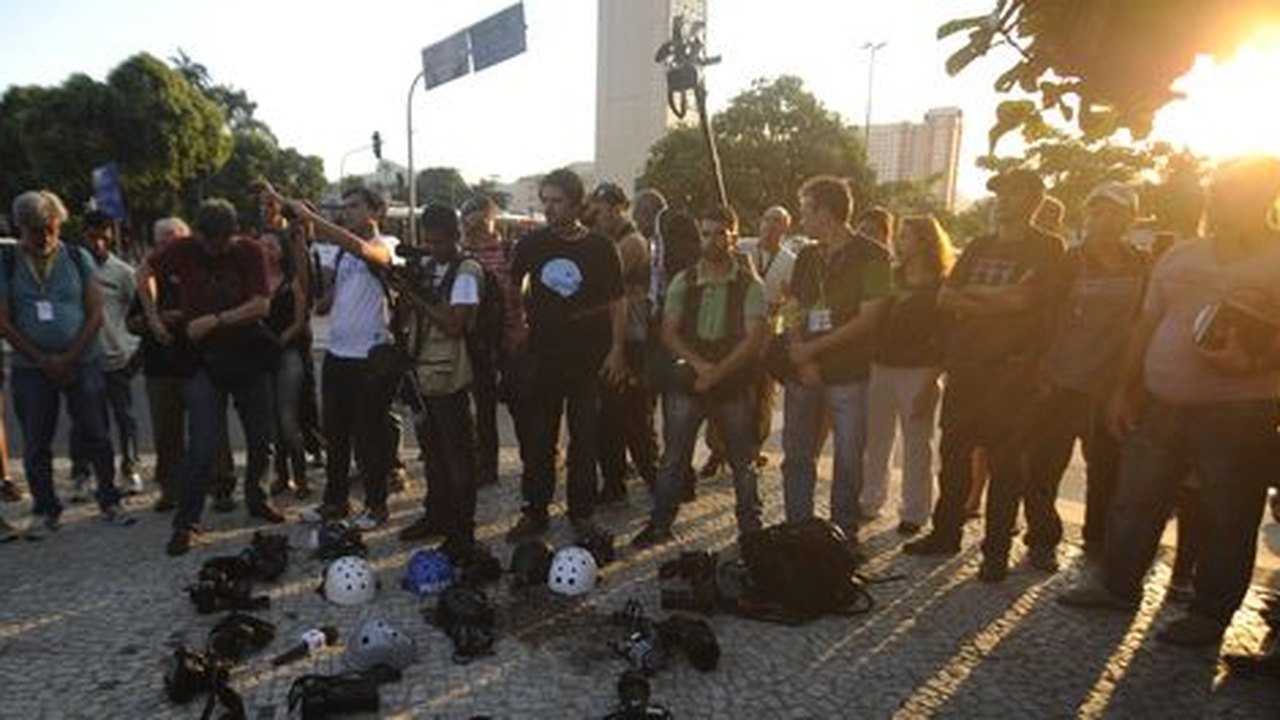 Acusado de detonar rojão chega a prisão fluminense
