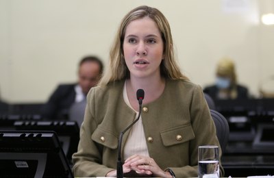 Cibele Moura presta informações sobre projeto que facilita a cobrança de honorários advocatícios