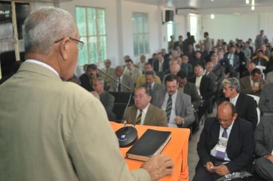 Pastores se reúnem para discutir assuntos do ministério
