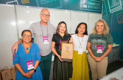 Biblioteca Graciliano Ramos recebe doação de mais de 900 livros da editora da Câmara de Deputados