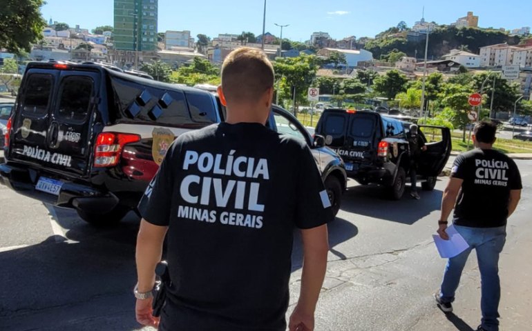 Mulher é atingida por 'flecha' enquanto caminhava em rua de Belo Horizonte