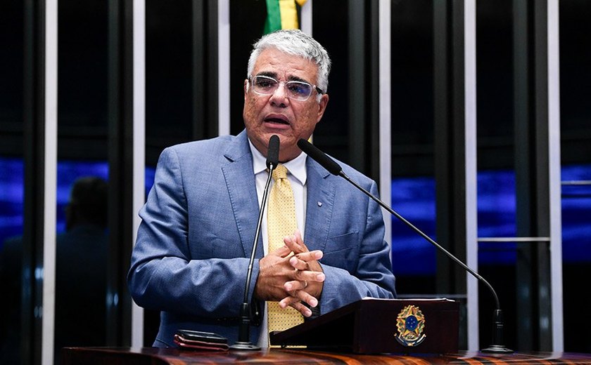 Girão critica notificação de Advocacia do Senado a rádio cearense